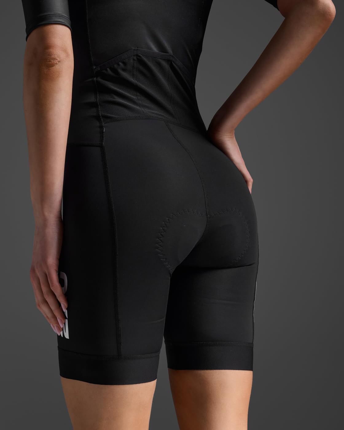 2XU Women's Core Sleeved Trisuit - Black/White - Medium