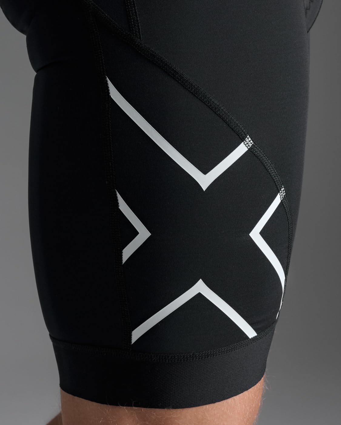2XU Men's Core Sleeved Trisuit - Black/White - Medium