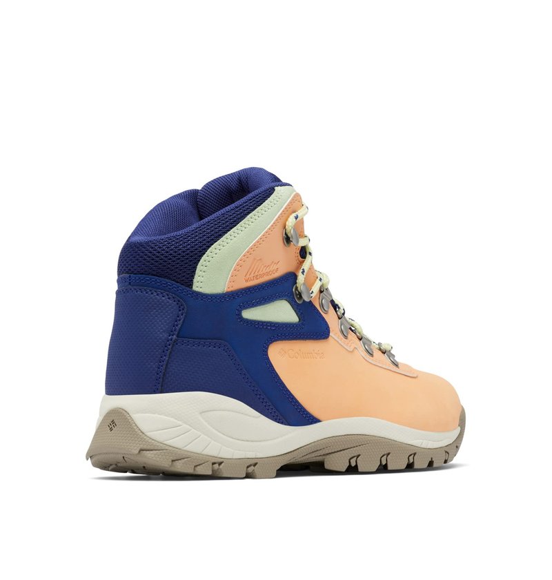 Columbia Women's Newton Ridge Plus, Peach/Dark Sapphire, 5