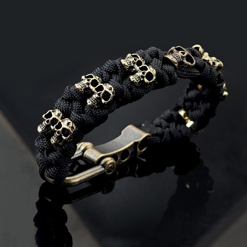 Yuanyora Skull Paracord Bracelet Adjustable Black Survival Bracelet with Skull Charms Secure U-Shackle Closure Gothic Paracord Bracelets for Men(Black)