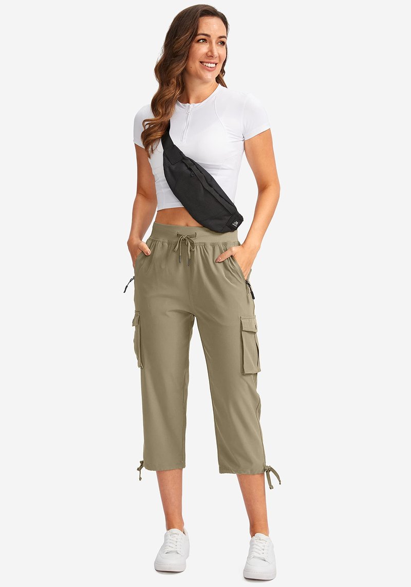 Soothfeel Women's Cargo Capris Pants with 6 Pockets Lightweight Quick Dry Travel Hiking Summer Pants for Women Casual (Dusty Khaki, XXL)