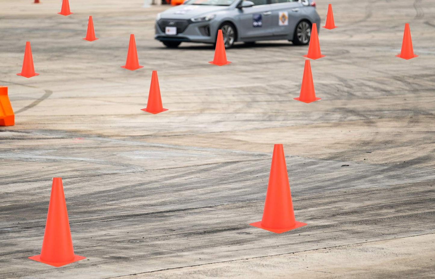 12 Inch Orange Traffic Training Cones, Plastic Safety Parking Cones, Agility Field Marker Cones for Soccer Basketball Football Drills Training, Outdoor Sport Activity & Festive Events - 12 Pack