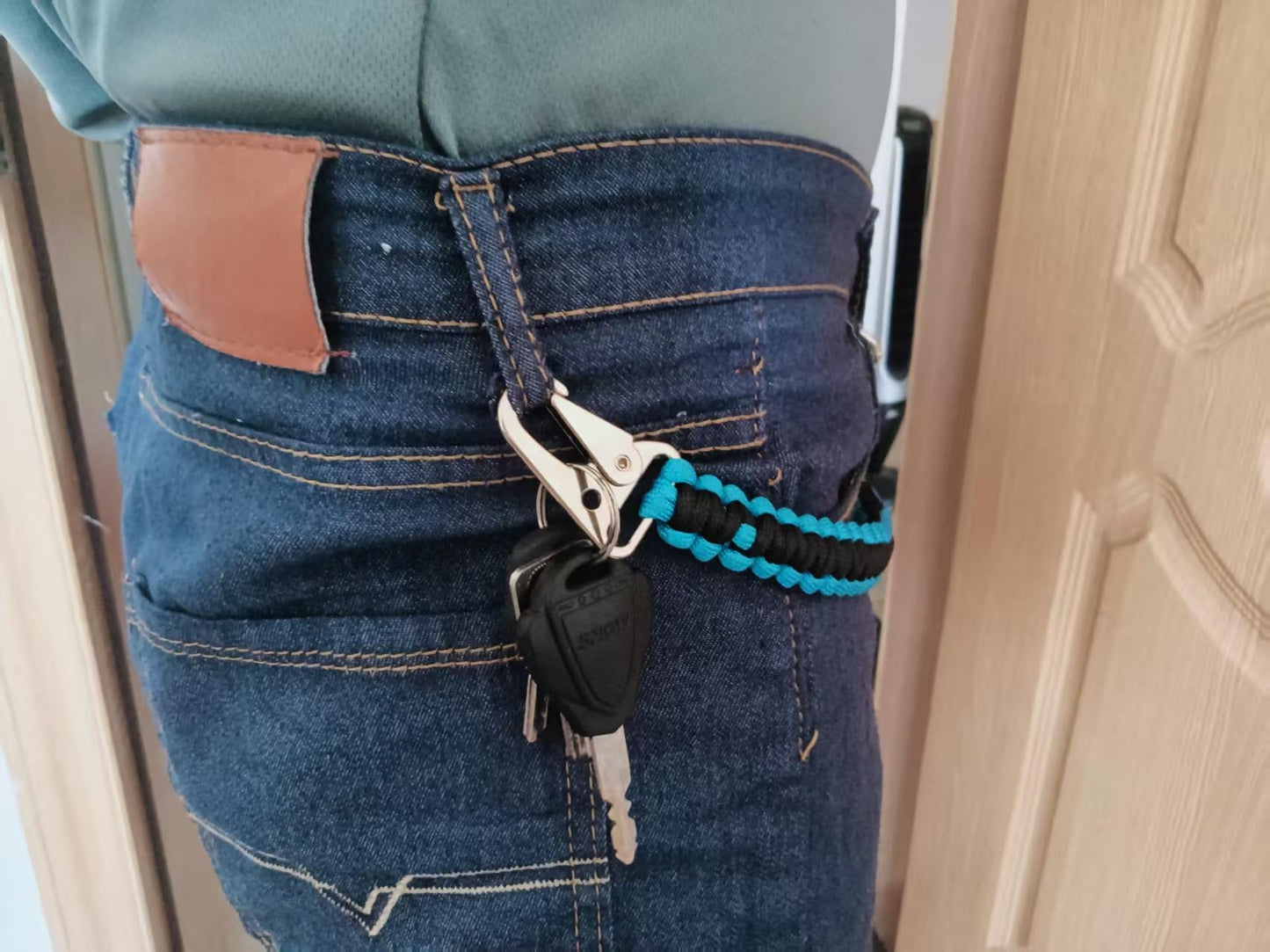 1Pcs Paracord Keychain Correctional Officer Accessories Lanyard Tactical Pistol Belt Military For Keys Keychain Military Grade Heavy Duty Carry Handle Tactical Rope Lanyard Correctional Prison System