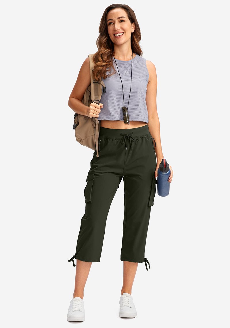 Soothfeel Women's Cargo Capris Pants with 6 Pockets Lightweight Quick Dry Travel Hiking Summer Pants for Women Casual (Green, XXL)