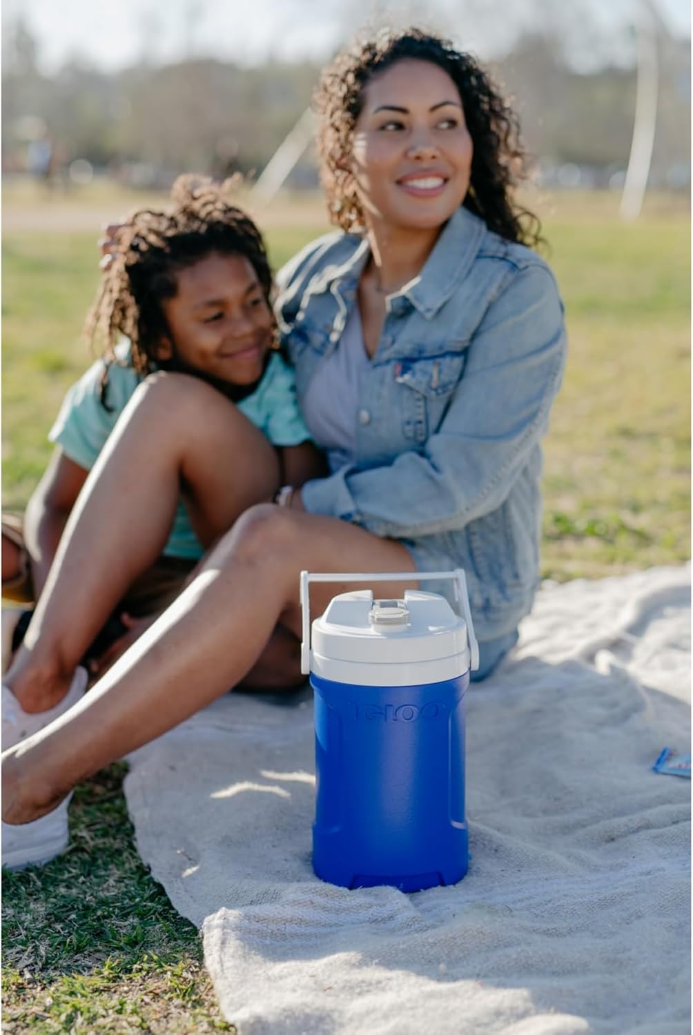 Igloo 1/2 Gallon Insulated Sports Water Jug with Hooks