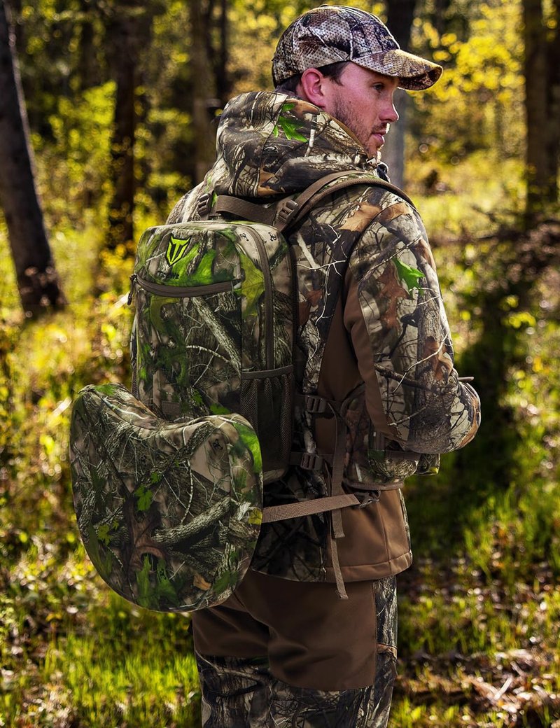 TIDEWE Vest with Seat, Lightweight Vest with Multi-Compartment Storage, Form-fitting Portable Backpack with 11 Adjustable Straps (Truetimber HTC Green)