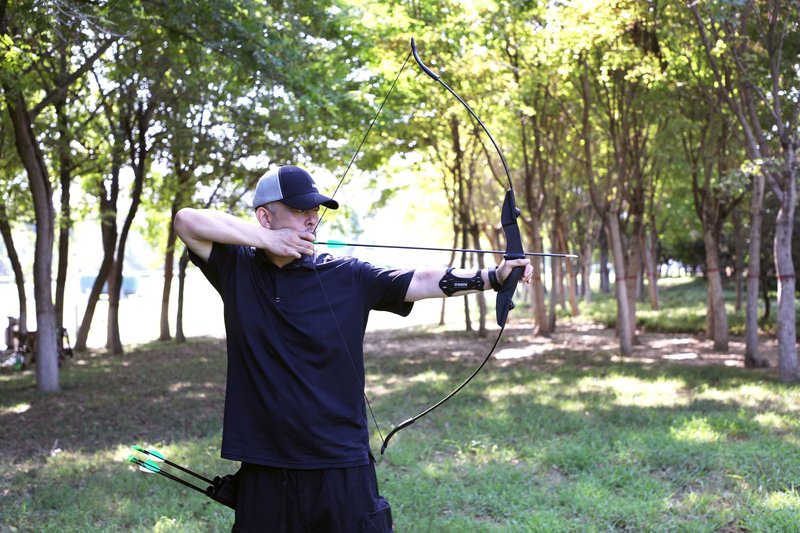 LWANO Bow and Arrow Set for Adults - Archery Takedown Recurve Bow Set for Beginners and Youth, Left & Right Handed (30lbs)