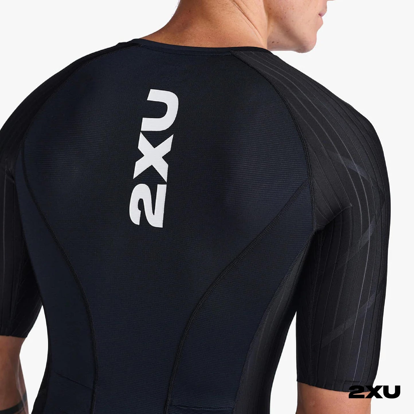 2XU Men's Trisuit Aero Sleeved Front Zip - Performance Triathlon Suit for Muscle Support - Black/White - Size Small