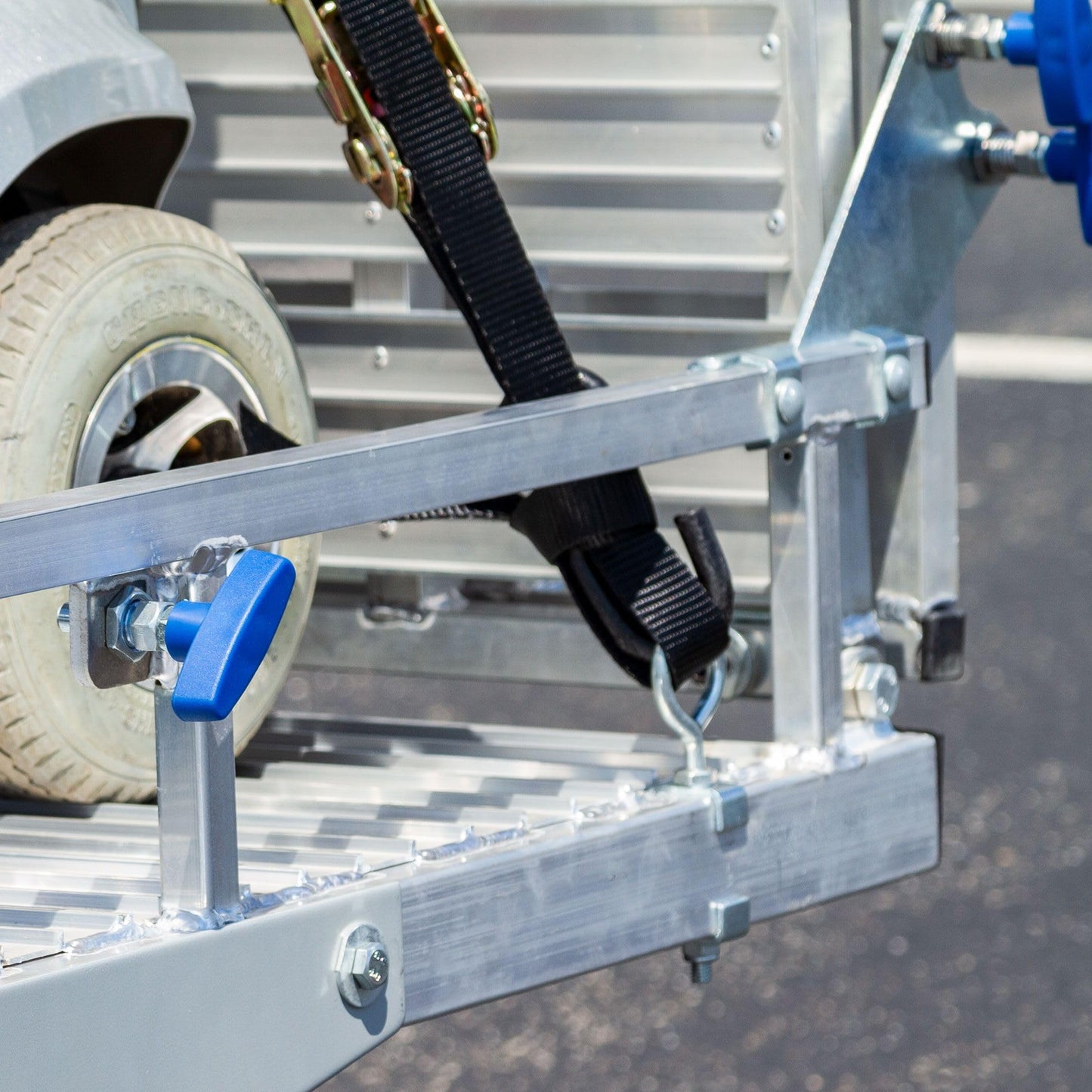 Scooter, Wheelchair Hitch Carrier w/Ramp, 500 lb Capacity, Silver Spring