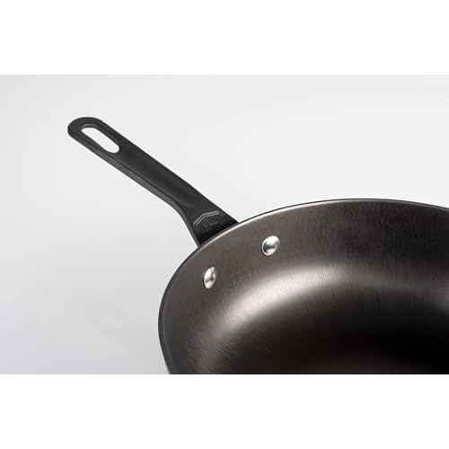 GSI Outdoors Guidecast 10¡± Deep Frypan I Dual Handle & Self-Basting Dome Lid | Cast Iron, Lightweight, Gourmet Frying Pan, Camp Cookware