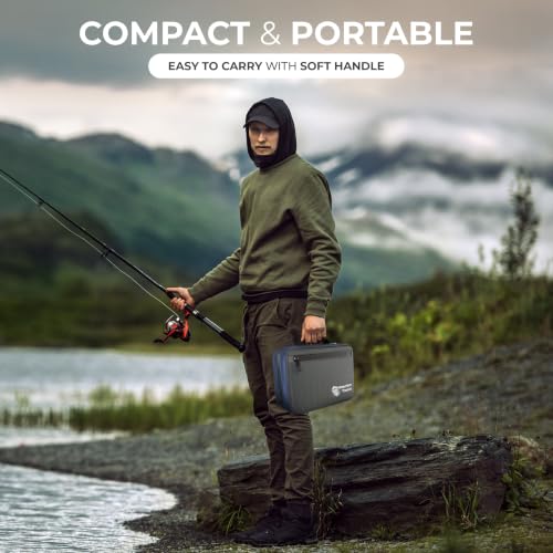Reaction Tackle Deluxe Water-Resistant Bait Binder with 4 Double Pocket Sleeves for Soft Plastics