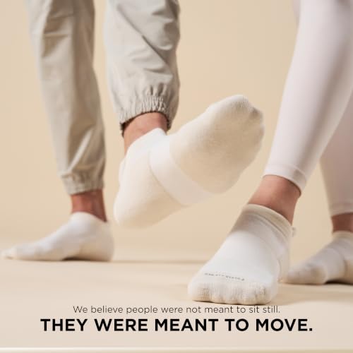 Feetures Men’s High Performance Cushion Athletic Socks - Medium / Chai Latte (1 Pair)