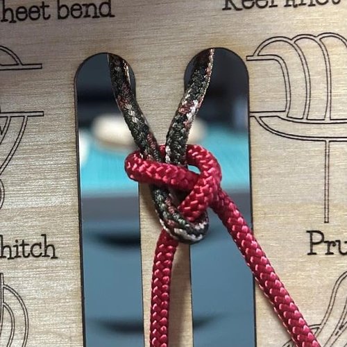 Learn Knot Training Board，Hand-Carved Stylish and Popular 16 Knots Practical Knot Practice Board Set is Perfect for Beginners and Professionals Or Campers, Survivalists and DIY Enthusiasts