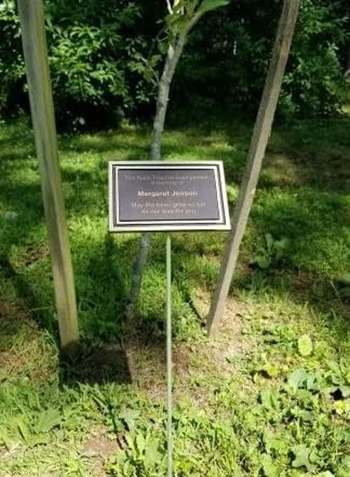 Same Day Awards Brown/Gold Outdoor Weatherproof Memorial/Rememberance/Grave Marker Plaque w/Stake - Optional Artwork/Symbols Available (Sizes: 4x6, 6x8 or 8x10 Inches) - Engraving Included (4x6 Inches)