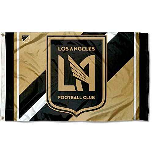 Xtreme Apparrel Team City Skyline Men's T-Shirt for Soccer Fans