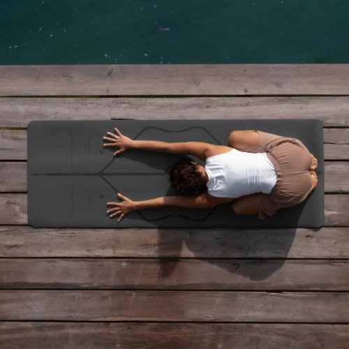 Liforme Original Yoga Mat – Free Yoga Bag Included - Patented Alignment System, Warrior-like Grip, Non-slip, Eco-friendly, sweat-resistant, 4.2mm thick mat for comfort - Grey