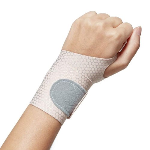 Adjustable Hand Wristbands Used in Sports Such as Basketball are Good for Cooling Down and preventing Sweat