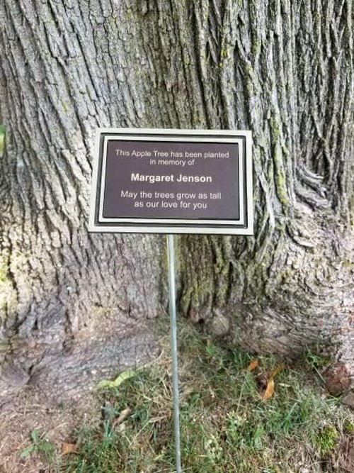 Same Day Awards Brown/Gold Outdoor Weatherproof Memorial/Rememberance/Grave Marker Plaque w/Stake - Optional Artwork/Symbols Available (Sizes: 4x6, 6x8 or 8x10 Inches) - Engraving Included (4x6 Inches)