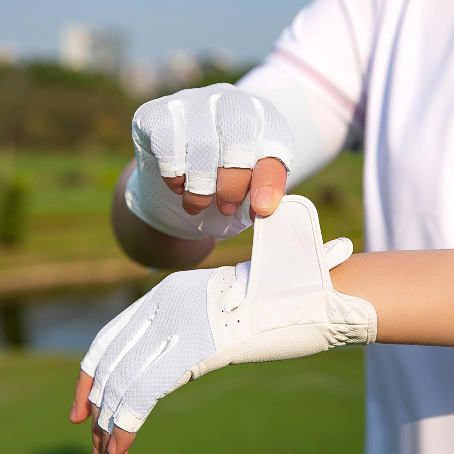 1 Pair Golf Gloves Women Fingerless Breathable Mesh UV Protection Anti-Slip Left & Right Hand Golfing Gloves Lightweight Driving Sports Gloves (White, Medium)