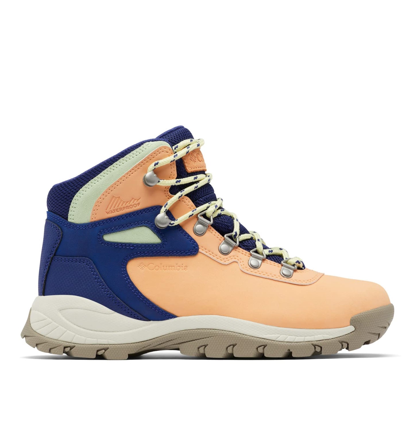Columbia Women's Newton Ridge Plus, Peach/Dark Sapphire, 5