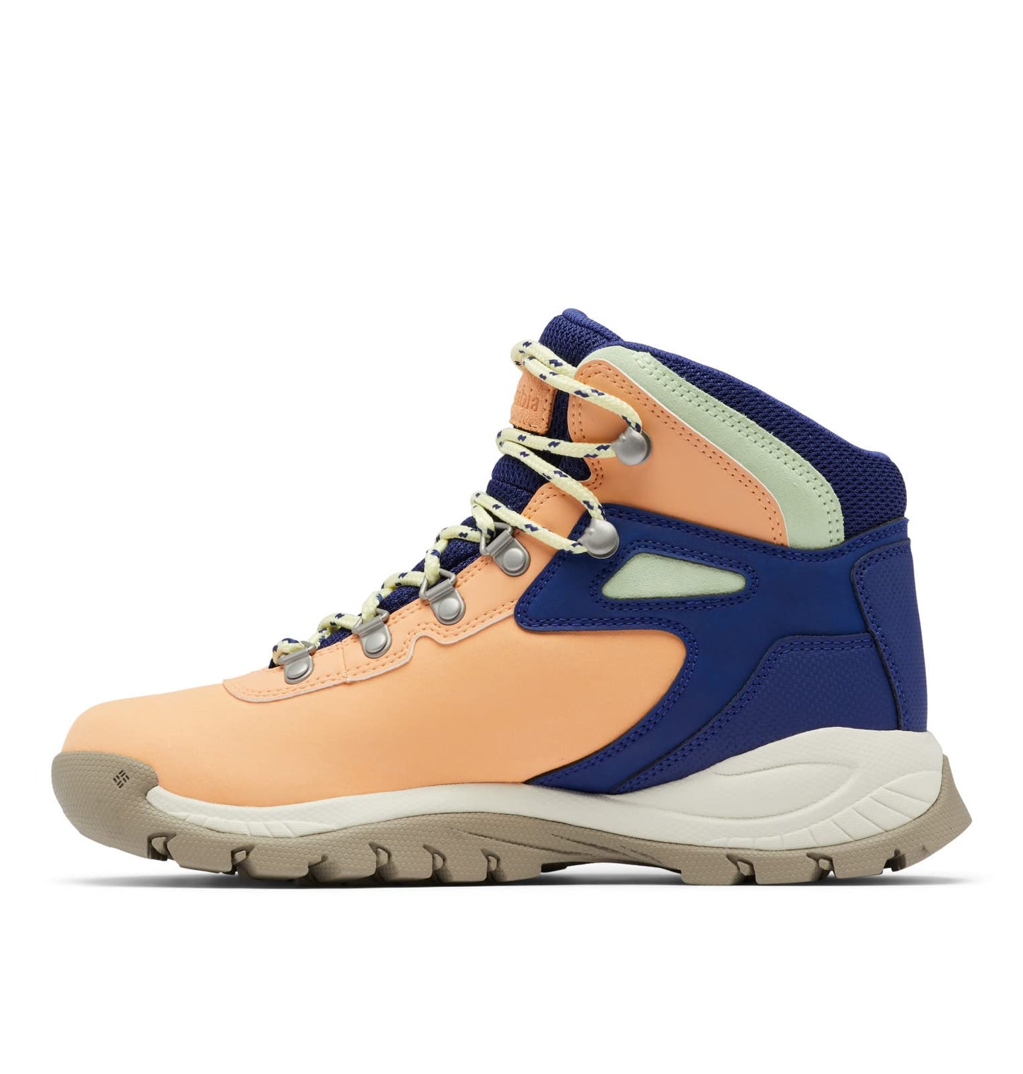 Columbia Women's Newton Ridge Plus, Peach/Dark Sapphire, 5
