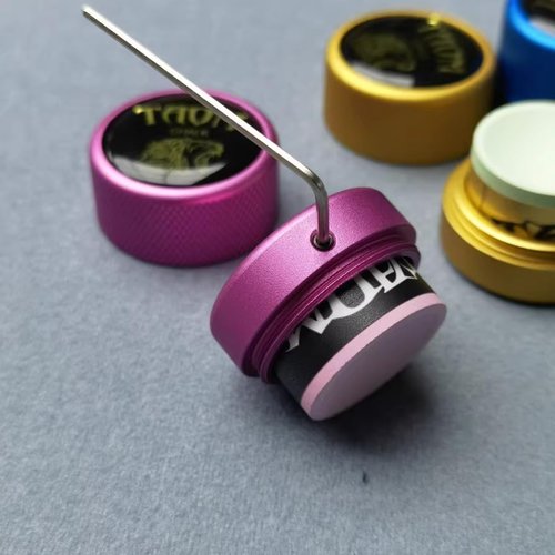 YEUEK TAOM Pool Chalk Holder Round Shaped Practical Tool Billiards Accessories Magnetic Mini Chalk Tip Case Container Round Box Billiards