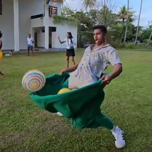 Granny Pants Yard Game,Oversized Granny Pants Outdoor Game for Adults, 8 Elastic Balls+Pump, Backyard Parties and Field Day (Yellow + Green)