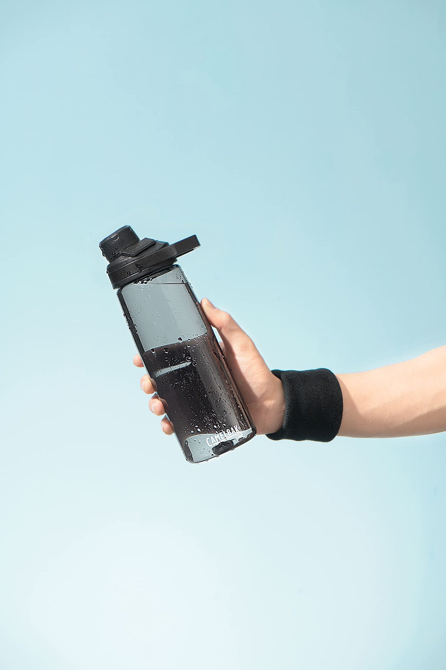CamelBak Chute Mag Water Bottle with Magnetic Leak‑Resistant Cap, Lightweight Tritan Design for Everyday Hydration, 32oz, Charcoal
