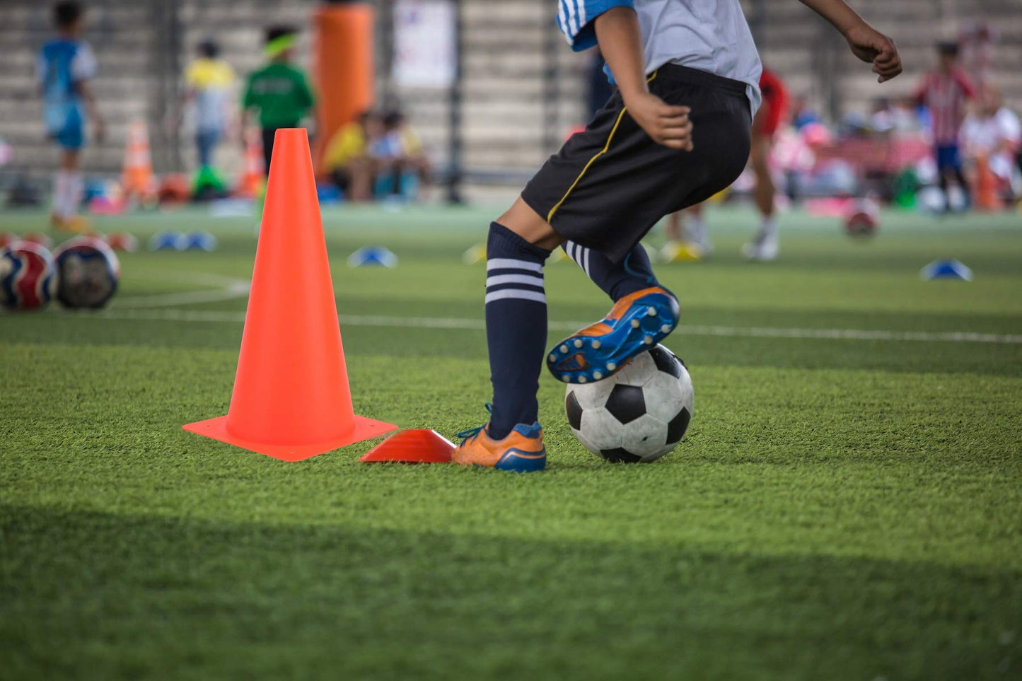 12 Inch Orange Traffic Training Cones, Plastic Safety Parking Cones, Agility Field Marker Cones for Soccer Basketball Football Drills Training, Outdoor Sport Activity & Festive Events - 12 Pack