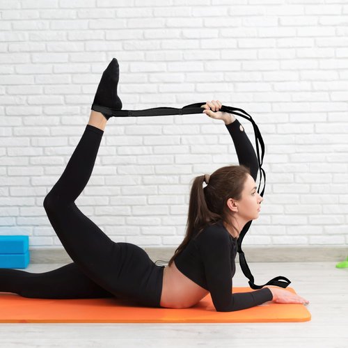 Stretching Strap Yoga Strap Physical Therapy for Home Workout, Exercise, Pilates and Gymnastics, 10 Loops Non-Elastic Stretch Bands with Aesthetic Packaging for Women Men - Black