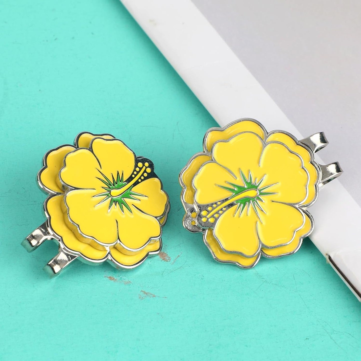 2pcs Magnetic Golf Ball Marker with Hat Clip, Flower Shape Golf Marker Magnet Set Cap Hat or Visor Clip Sports Bag Accessories for Women Men Golfer Friends Gift