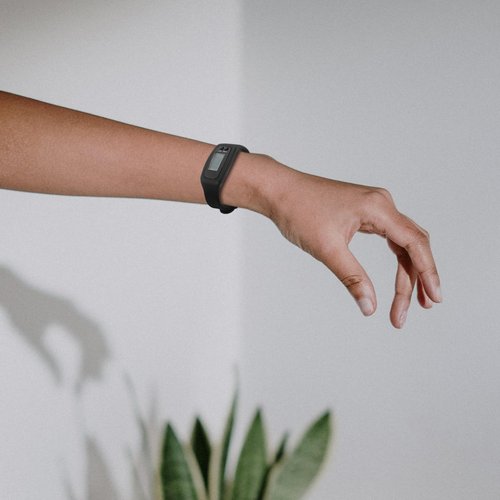 MOLUCKFU Fashionable Silicone Pedometer Watch for Walking Running Lightweight Step Counter Bracelet with Display Durable Fitness Tracker for Outdoor Activities