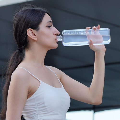 Nultico Portable Flat Water Bottle, 15 oz BPA Free Slim Drinking Bottle, Plastic Travel Flask for Outdoor Sports, Camping, Fitness, Gym, Fits Purse Bag Pocket - transparent