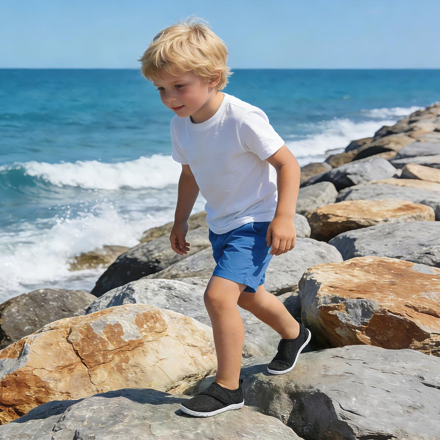 LeIsfIt Kids Water Shoes Toddler Girls Boys Swim Shoes Outdoor Quick-Dry Breathable Aqua Socks for Beach Pool Surf, Black, 1 Big Kid