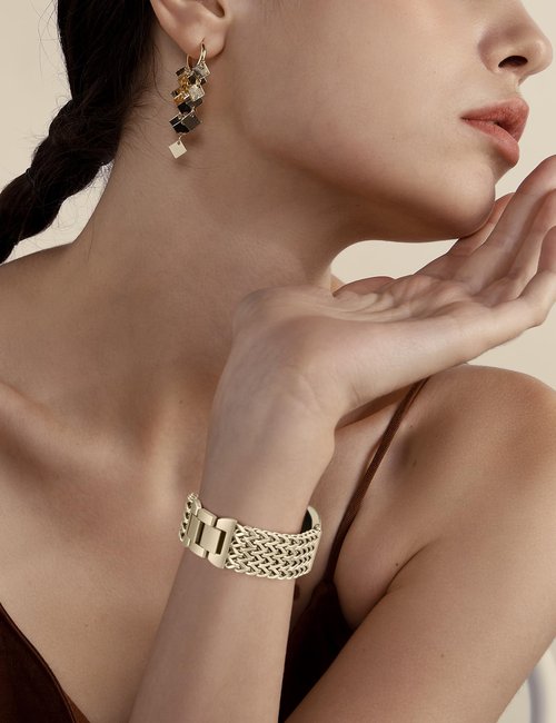 Minyee Metal Band Compatible with Fitbit Sense 2/Versa 4/Versa 3/Sense Band for Women, Dressy Stainless Steel Multi-chain Designer Gold Link Bracelet Stylish Luxury Chic Wristband Replacement Strap
