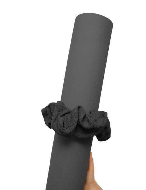 Yoga Mat Scrunchie - Holds Your Yoga Mat in Style - Adjustable & Stretching Fabric - Fits All Standard Yoga Mats Dark Gray