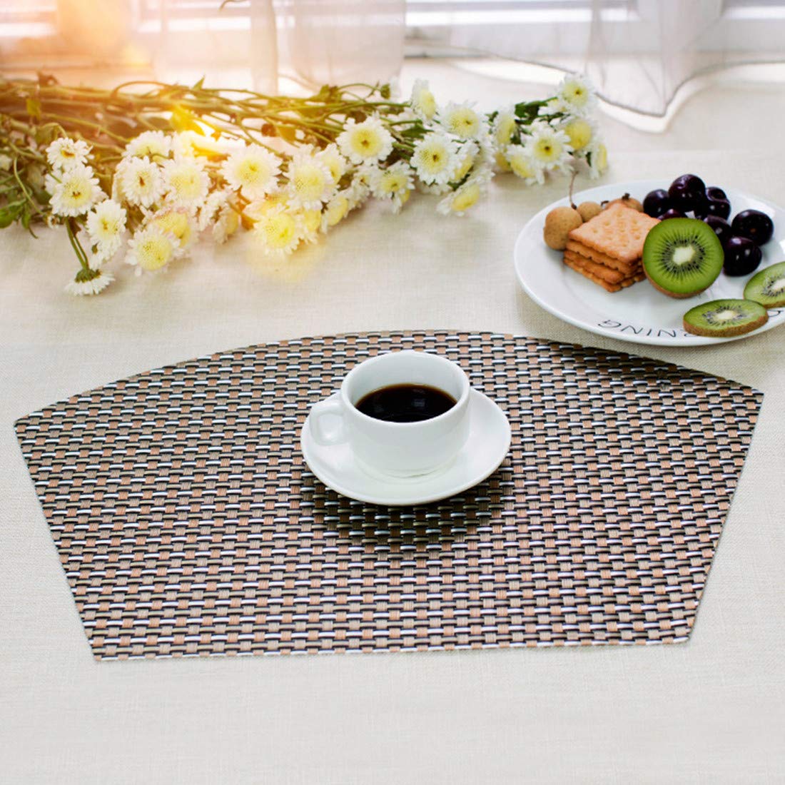 Round Table Placemats Set of 4 Wedge Placemats Heat Resistant Table Mats Pads Wipe Clean (Black)