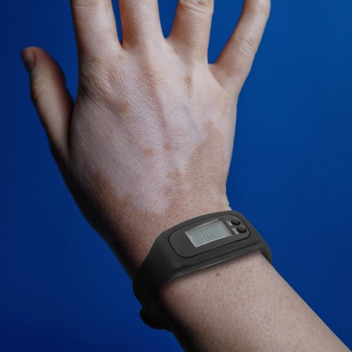 MOLUCKFU Fashionable Silicone Pedometer Watch for Walking Running Lightweight Step Counter Bracelet with Display Durable Fitness Tracker for Outdoor Activities