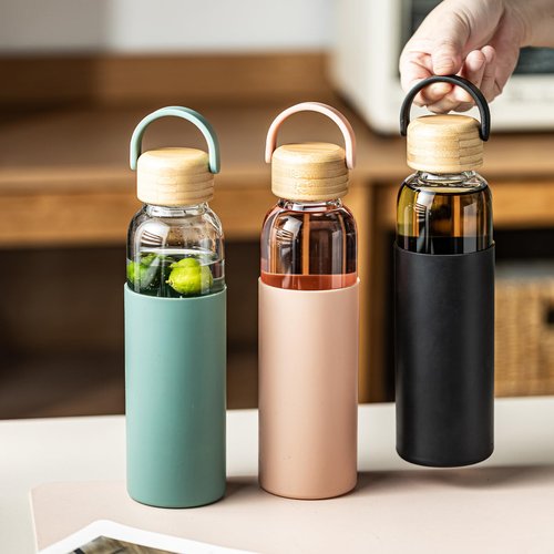 wangsdjy 21oz Borosilicate Glass Water Bottles with Silicone Non-Slip Sleeve & Leak-Proof Lid-Reusable Drink Bottle for Office,Travel,Gym,Hiking-BPA Free,Ideal Gift for Home,Car &Fitness (Green)