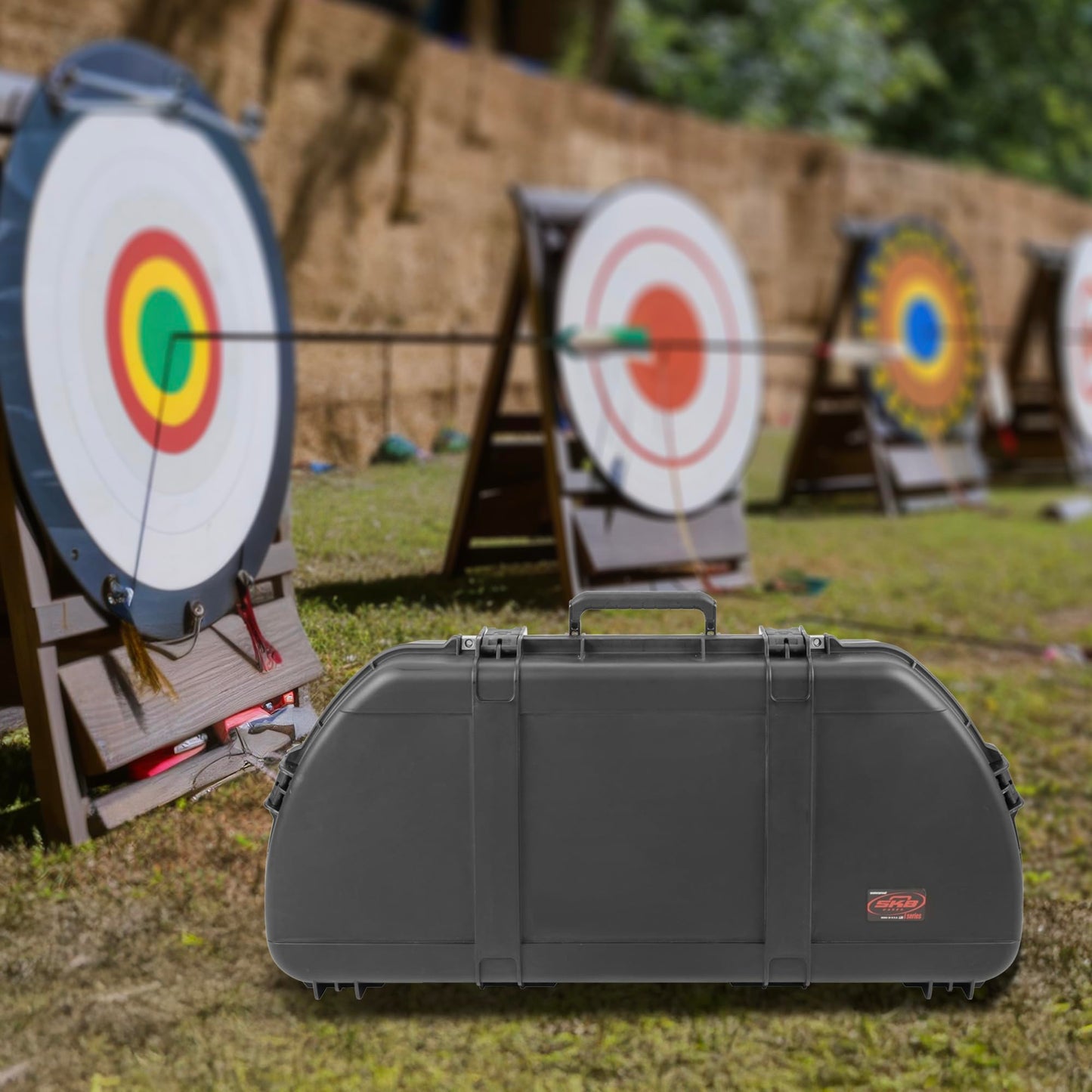 SKB iSeries Curved Hard Shell Case for Archery Bows w/ Quiver & Accessory Pockets - Waterproof & Dust-Tight Design, Heavy-Duty Bow and Arrow Gear Equipment Storage with Trigger Latches