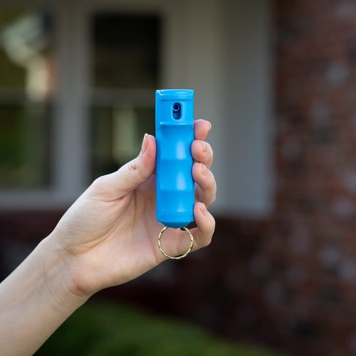 SABRE Pepper Gel Kit with Blue Water Practice Spray, 25 Bursts, Maximum Strength, Gel Is Safer, Ergonomic Finger Grip, Fast Flip Top Safety, Comes With A Blue Water Practice Spray Canister