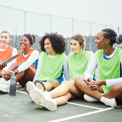 Yahenda 24 Pcs Nylon Mesh Scrimmage Team Practice Vests Pinnies Jerseys for Children Youth Sports Basketball Soccer Football (Multicolor)