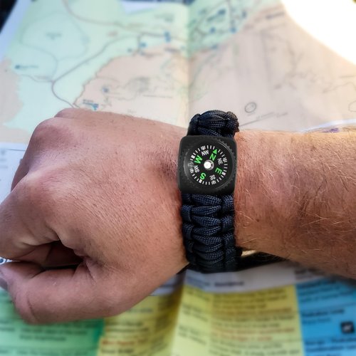 TIXIPEM 20mm Slip-On Wrist Compass [15PCS] - Hard Shell Liquid Filled Button Compass Survival Paracord Bracelet for Hiking - [Black] Outdoor Accessory