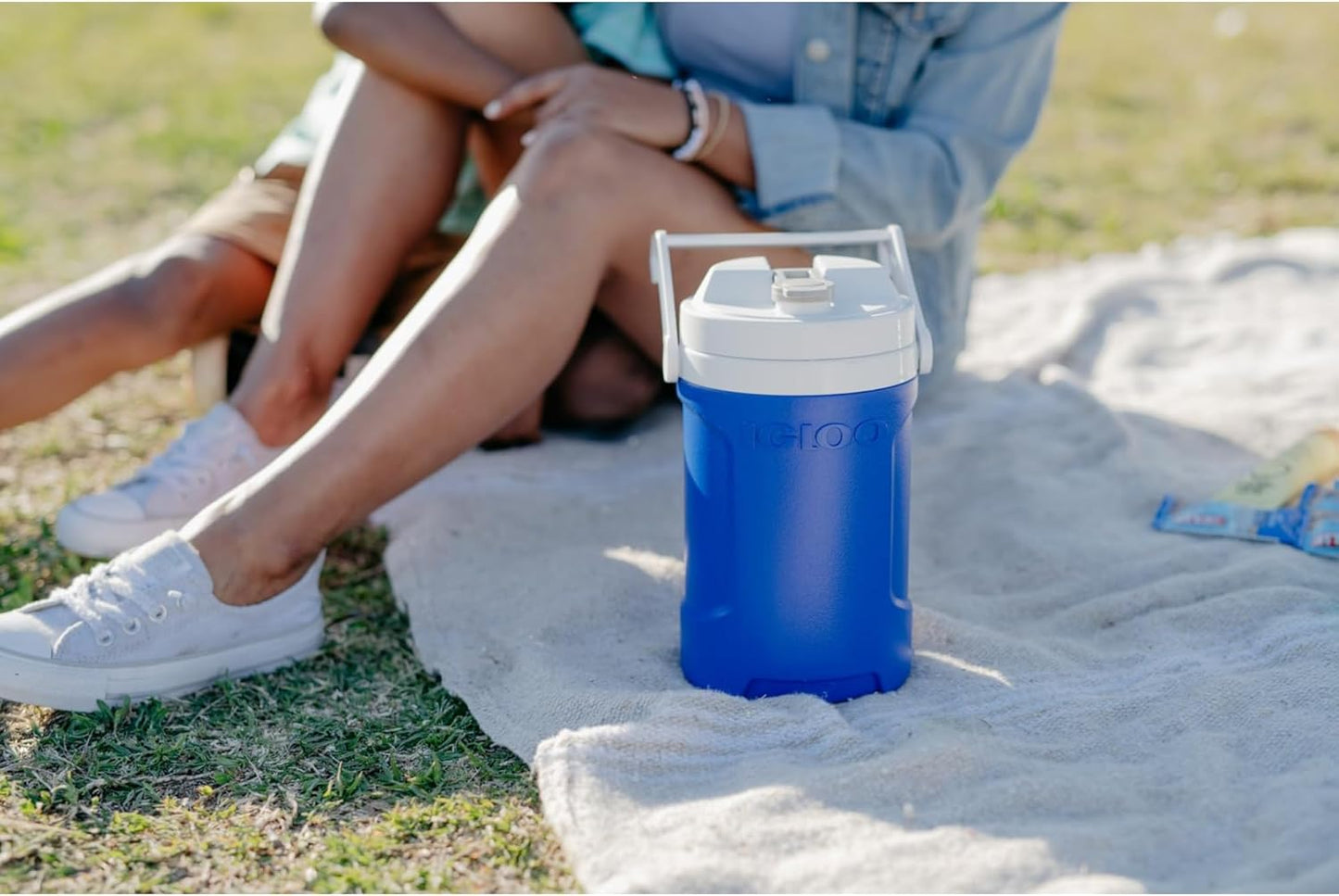 Igloo 1/2 Gallon Insulated Sports Water Jug with Hooks