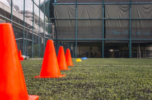 9 Inch Plastic Training Traffic Cones, Sport Cones, Agility Field Marker Cones for Soccer Basketball Football Drills Training, Outdoor Activity or Events - Set of 10, Orange
