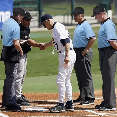 ShinyMatch 6 Pcs Baseball/Softball Umpire Accessories Set Including Umpire Shirt Hat Indicator Brush Ball Bag for Men Referee (Sky Blue,X-Large)