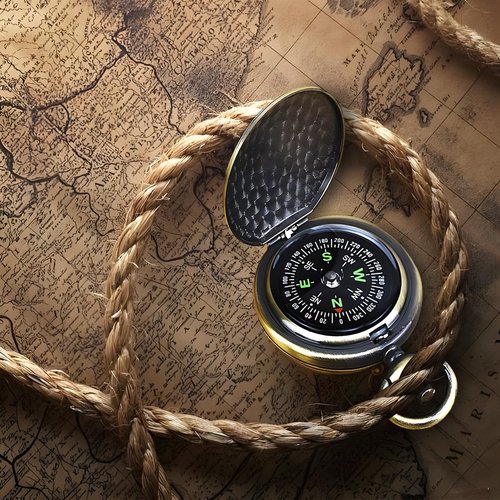 aiGear Retro Pocket Compass, Copper Alloy Compact Portable Waterproof Design for Hiking, Climbing, Camping, Collection and Gift
