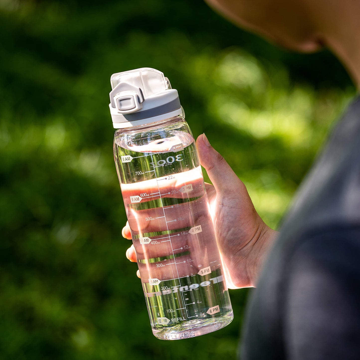 Teentumn 30oz Sport Water Bottle with Time Markers, Large Durable Gym Plastic Bottle Tritan BPA Free for Fitness, School, Outdoor Enthusiasts, Leakproof Clear (Pack of 1)