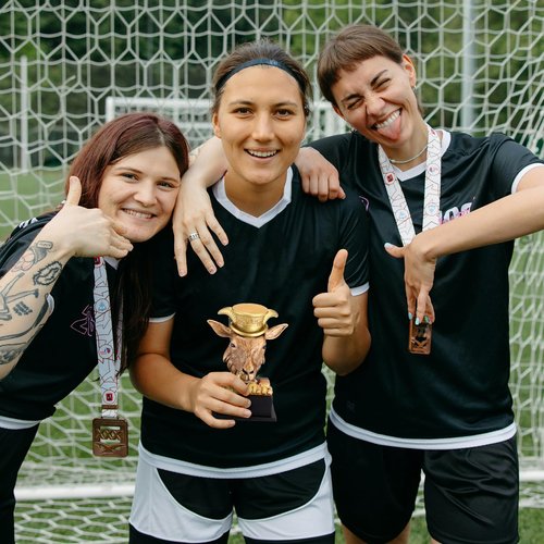 Zhengmy Goat Trophy Award Winner Trophies for Adults G. O. A. T. Greatest of All Time Funny Appreciation Gift Recognition Gift Plaque for Sports Employee Teacher Boss Friend Winner(Bronze Golden)