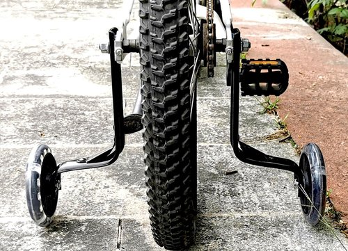 Mehome Flash Training Wheels for 12 14 16 18 20 Inch Kids Bike，Heavy Duty Training Wheels for Single Speed Bicycle (Black 1)